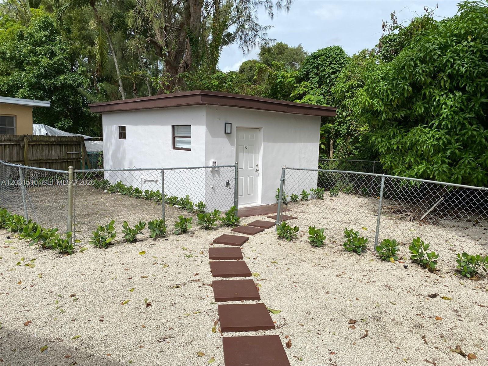 11310 Peachtree Dr, Miami FL 33161 photo 2