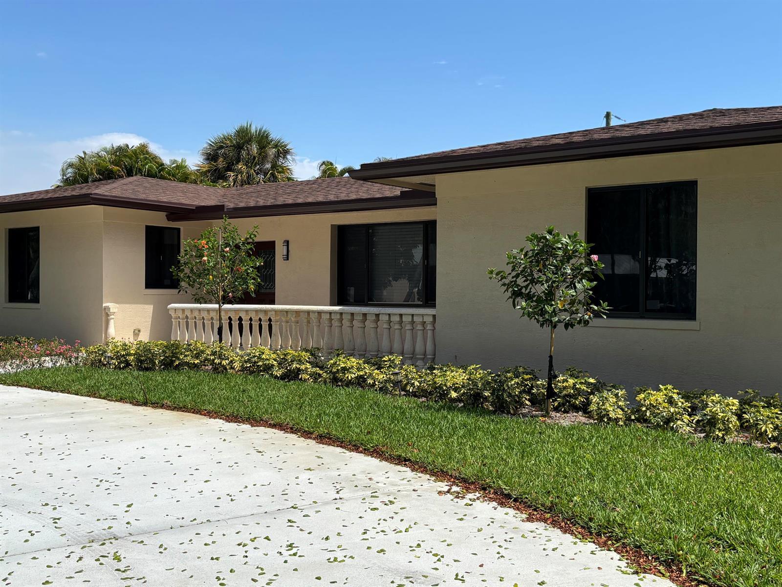 135 E Ilex Drive, Lake Park FL 33403 photo 2