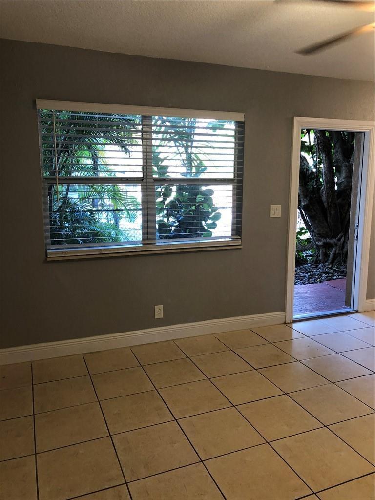 2016 NE 17th Court # 11, Fort Lauderdale FL 33305 photo 3