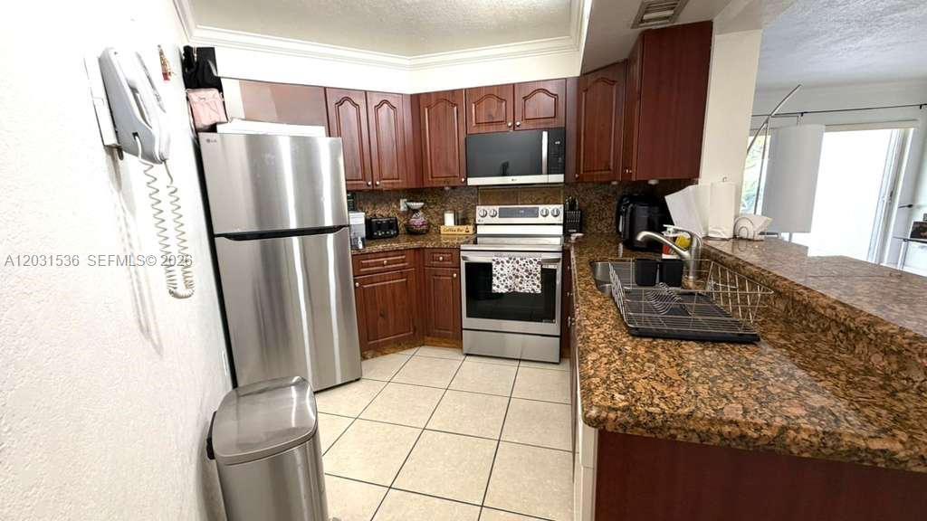 9711 Fontainebleau Blvd # D105, Miami FL 33172 photo 2