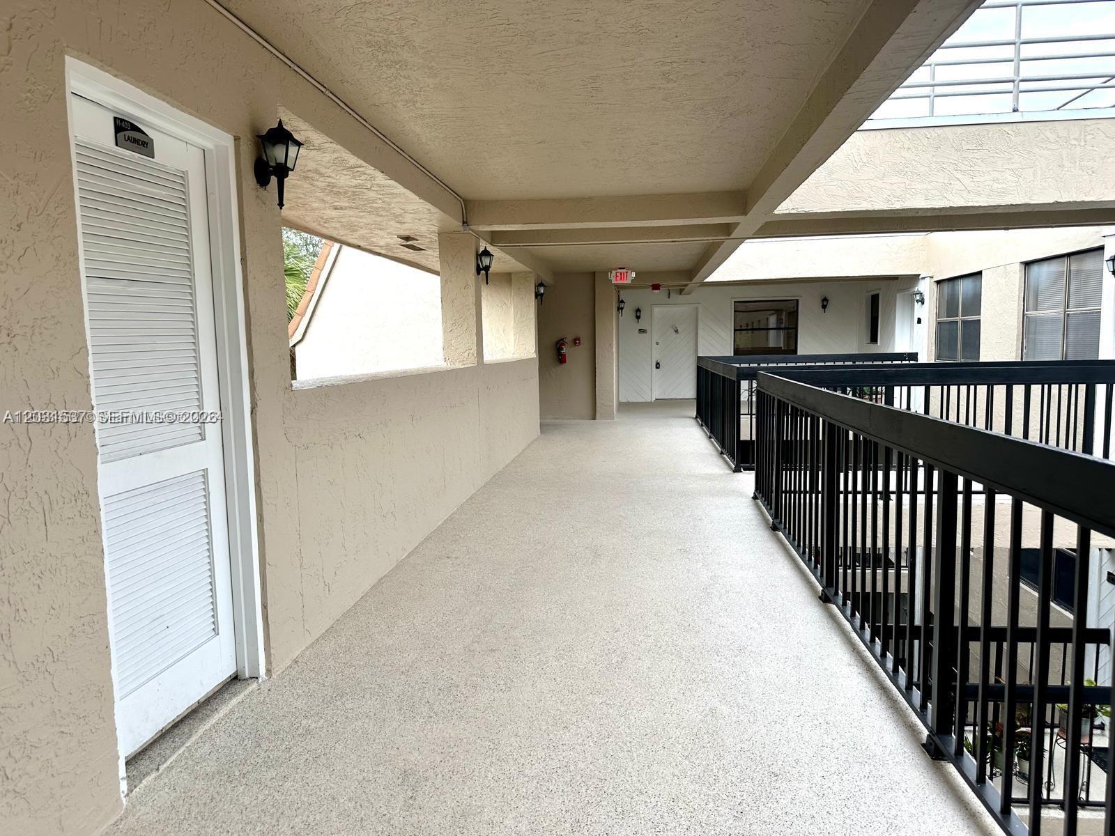 601 Ives Dairy Rd # 8, Miami FL 33179 photo 3