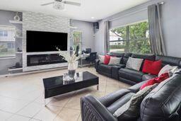 1075 Grove Park Circle, Boynton Beach FL 33436 photo 4