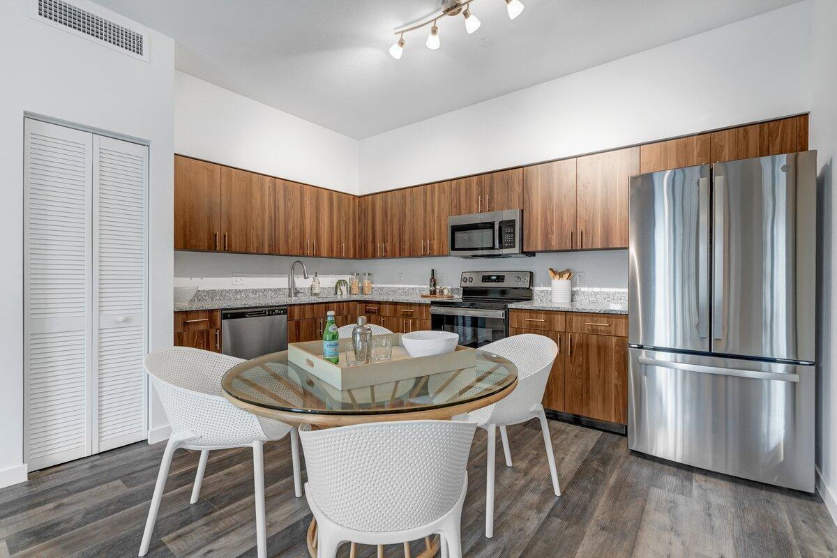 4260 Lakewood Road Unit 302, FL 33461 photo 2