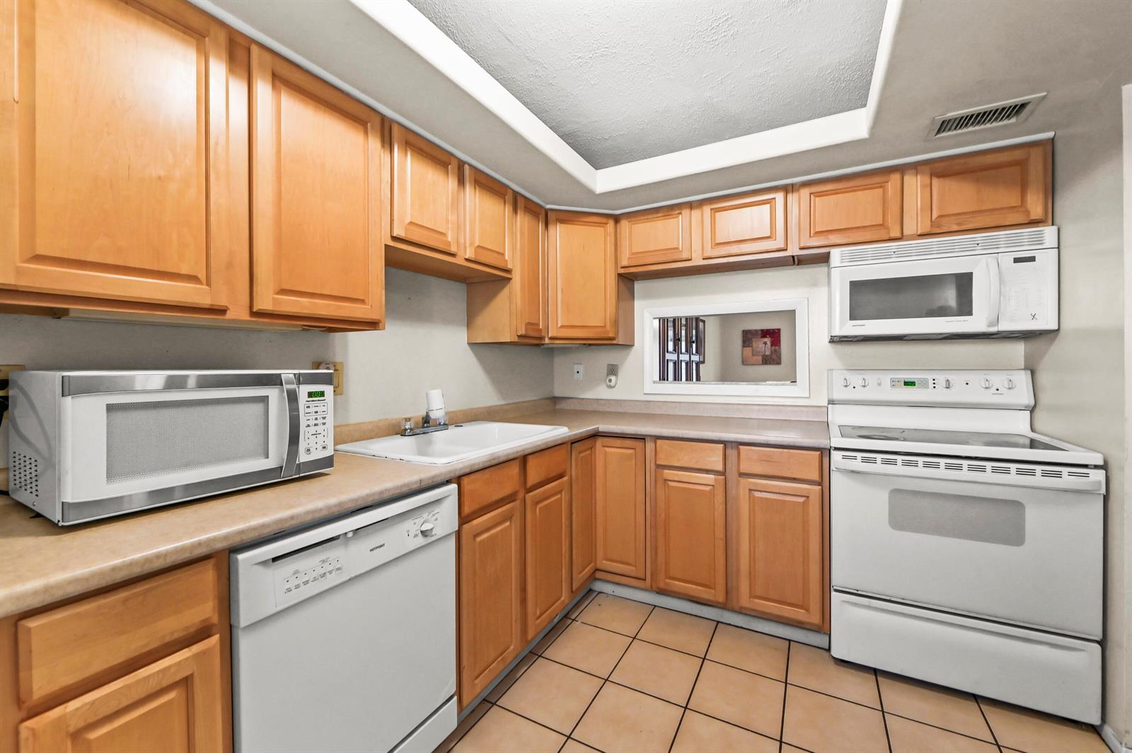 109 Lake Barbara Drive, West Palm Beach FL 33411 photo 4
