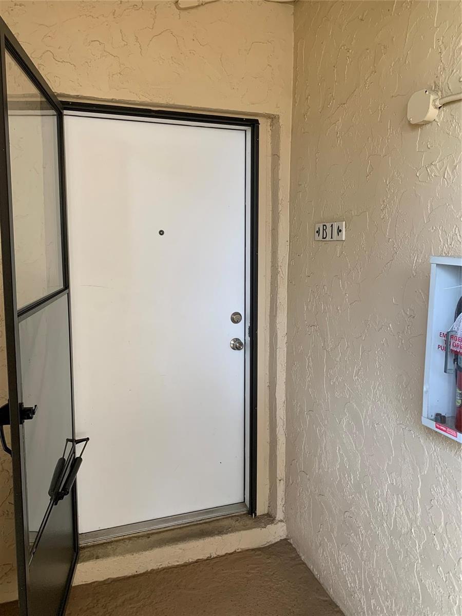 200 Jacaranda Country Club Drive # 1b, Plantation FL 33324 photo 4