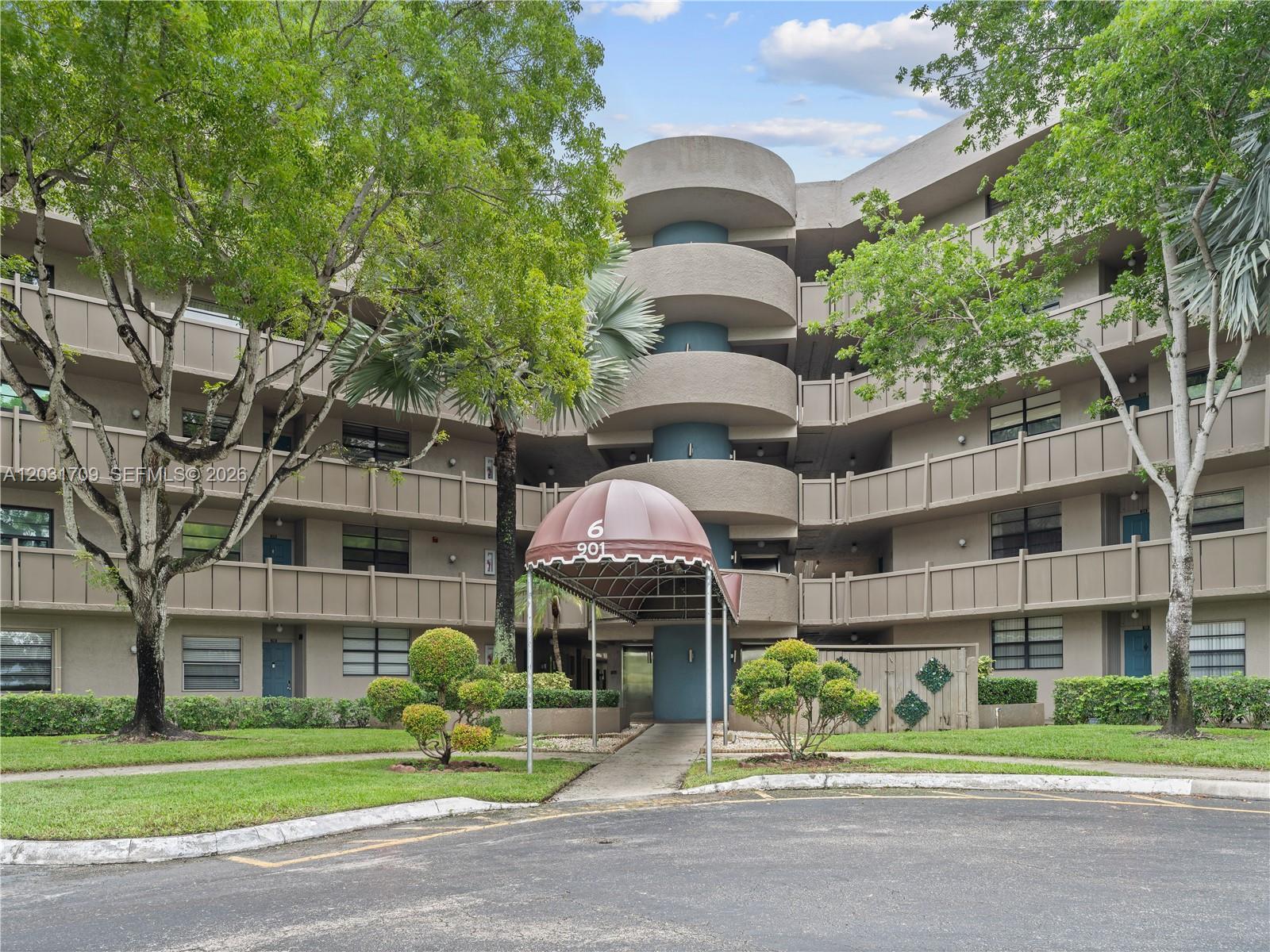 901 Colony Point Cir # 112, Pembroke Pines FL 33026 photo 2