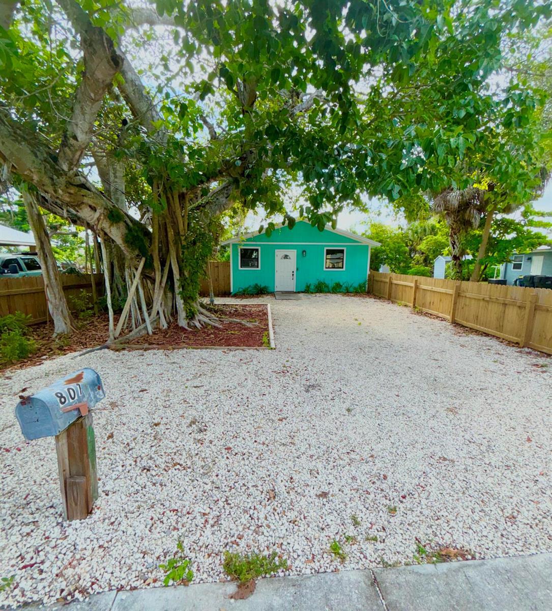 801 Central Avenue, Stuart FL 34994 photo 2