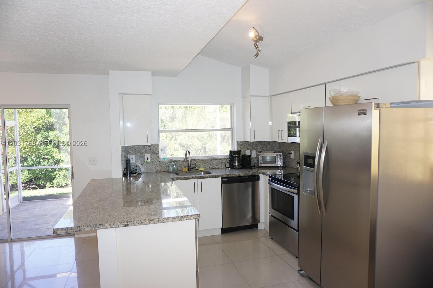 1057 SE 6th Ave, Dania Beach FL 33004 photo 4