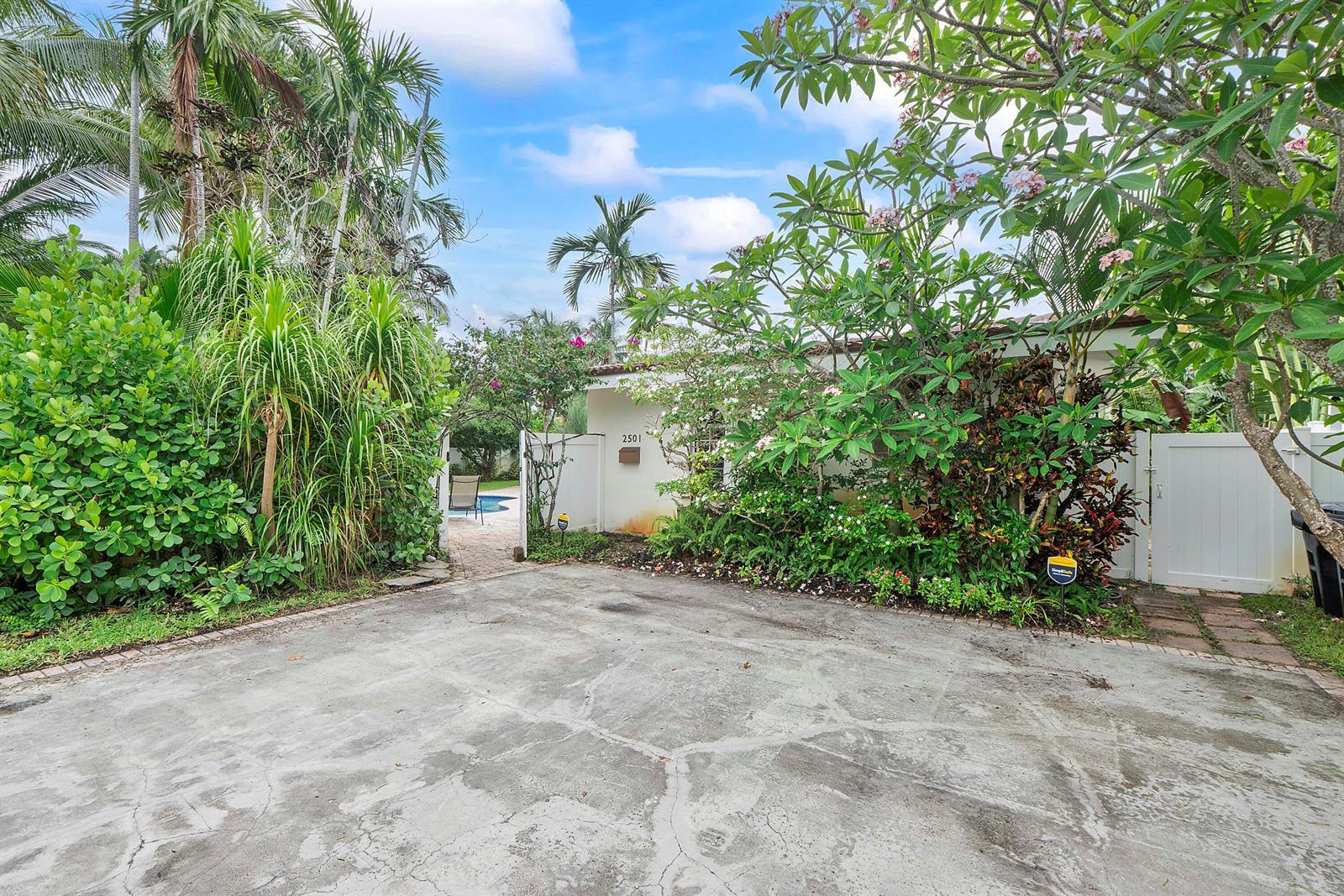 2501 NE 26th Terrace, Fort Lauderdale FL 33305 photo 2