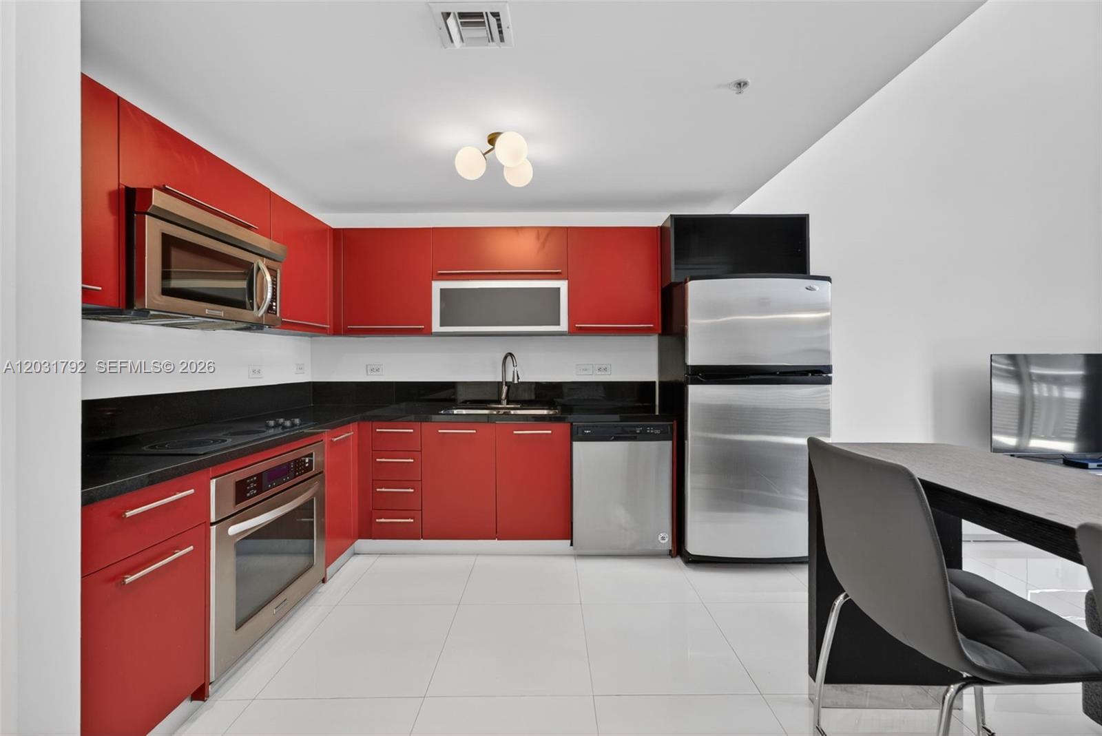 253 NE 2nd St # 424, Miami FL 33132 photo 2
