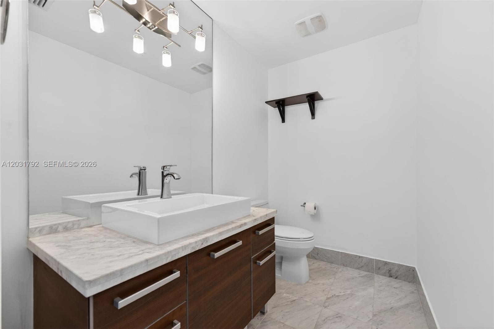253 NE 2nd St # 424, Miami FL 33132 photo 4