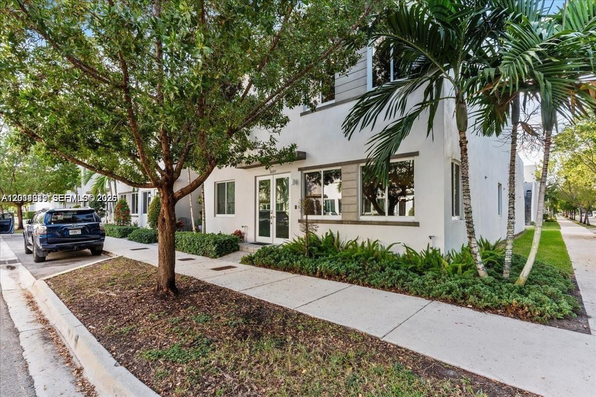 6680 NW 102nd Path, Doral FL 33178