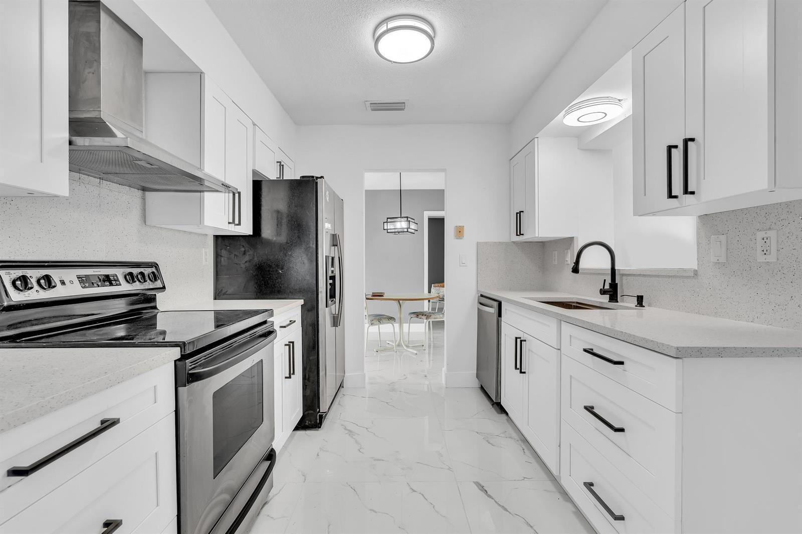 6812 NW 74th Place, Tamarac FL 33321 photo 2