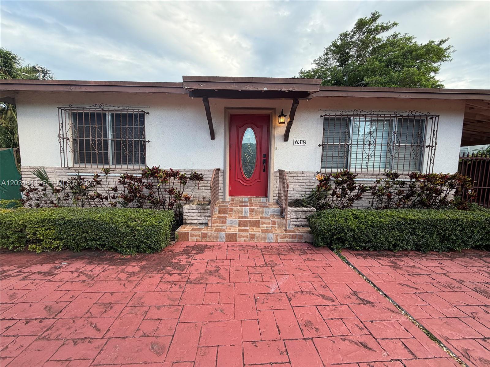 6318 SW 27th St, Miami FL 33155 photo 2