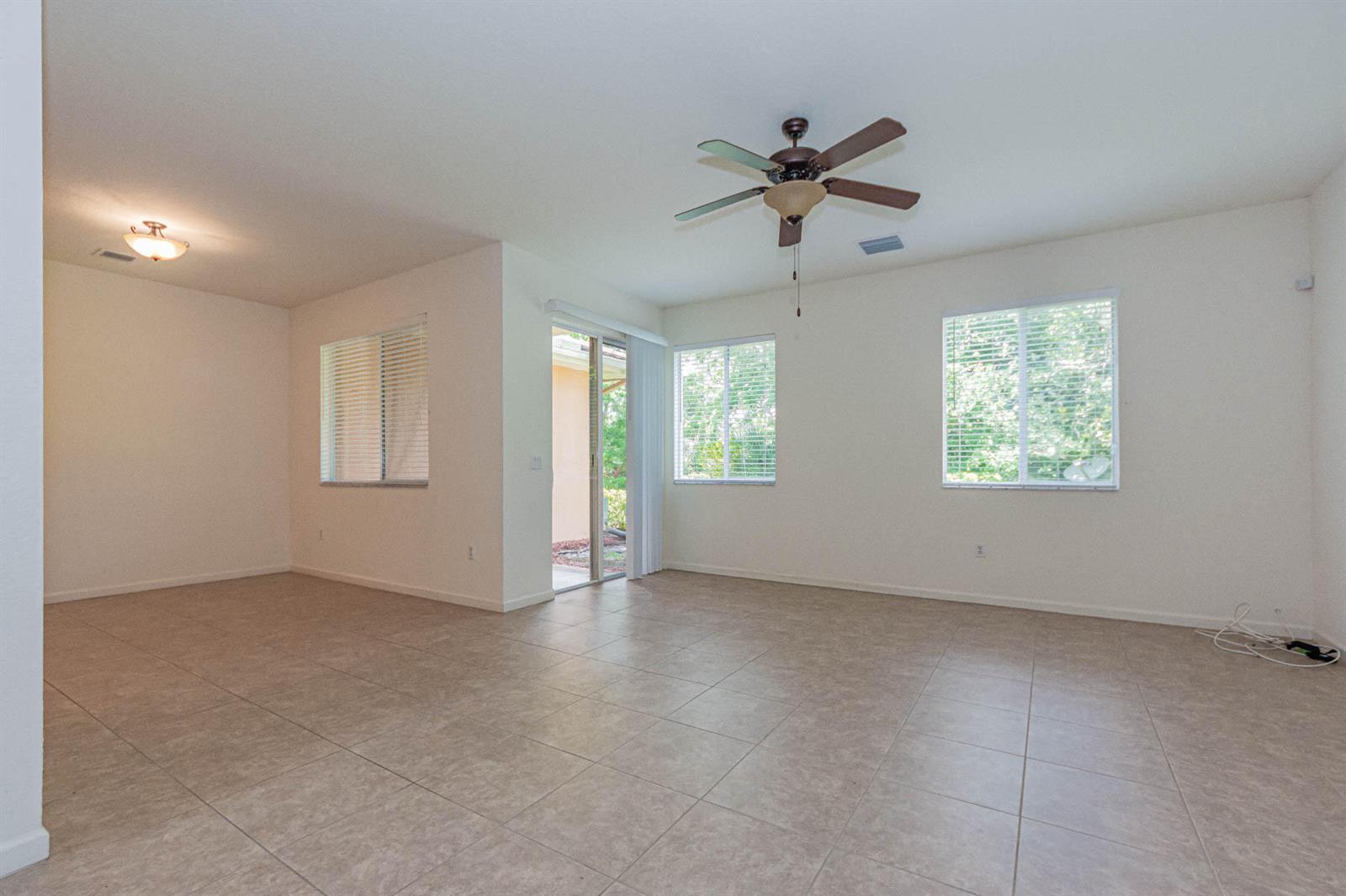 2563 SW Stockbridge Sq Square SW, Vero Beach FL 32962 photo 3