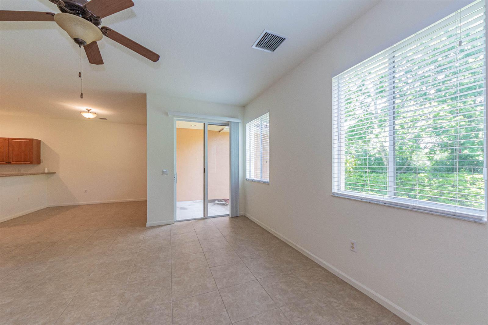 2563 SW Stockbridge Sq Square SW, Vero Beach FL 32962 photo 4
