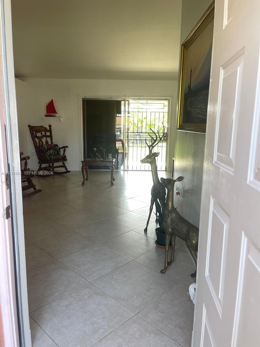 19391 NW 57th Ct, Hialeah FL 33015 photo 5