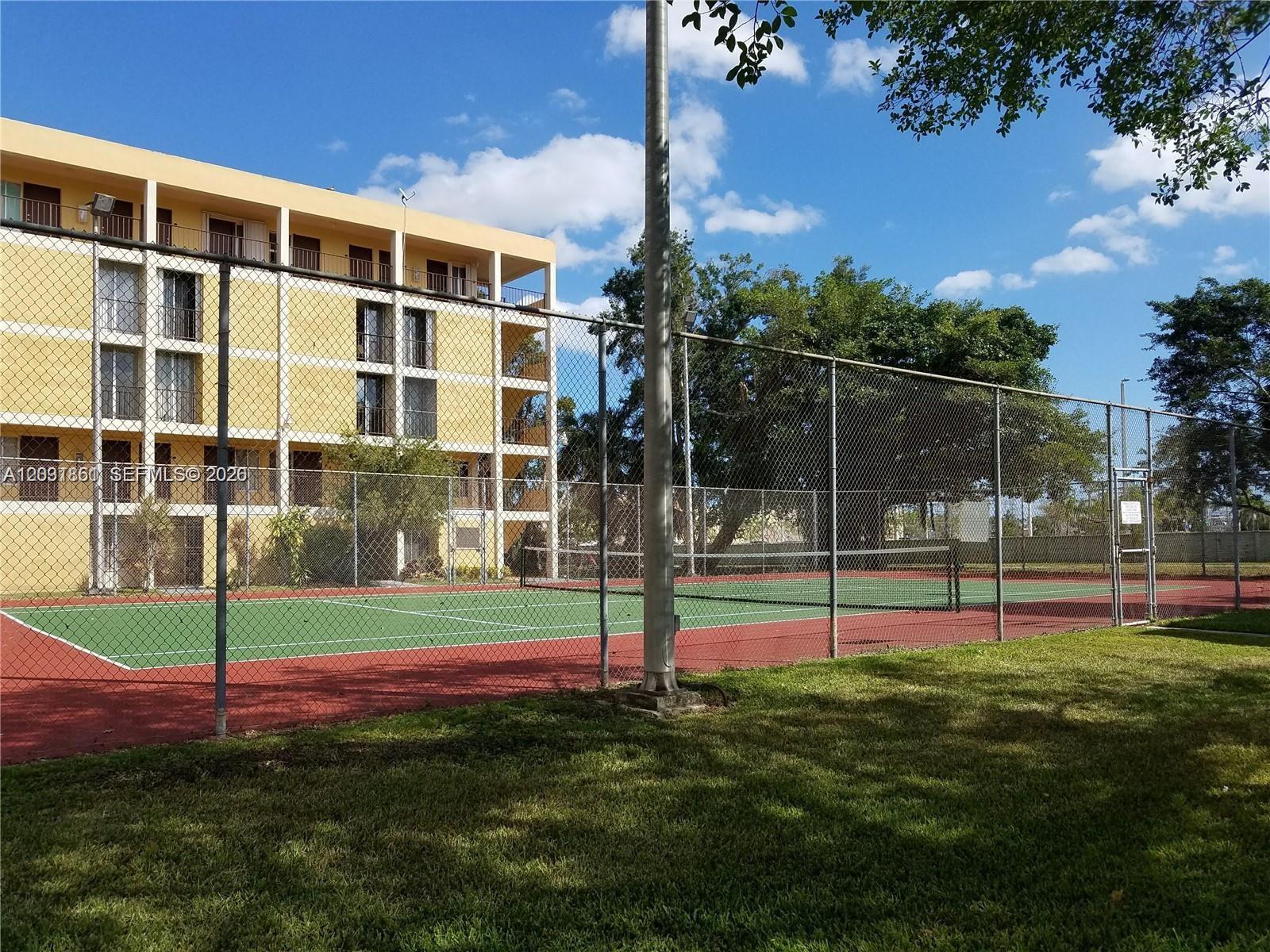 9250 Fontainebleau Blvd # 202, Miami FL 33172 photo 2