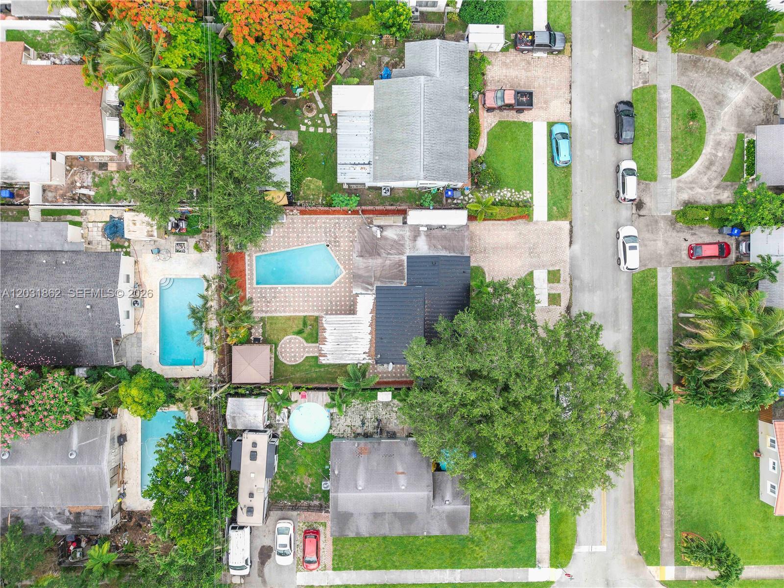 6810 Douglas St, Hollywood FL 33024 photo 2