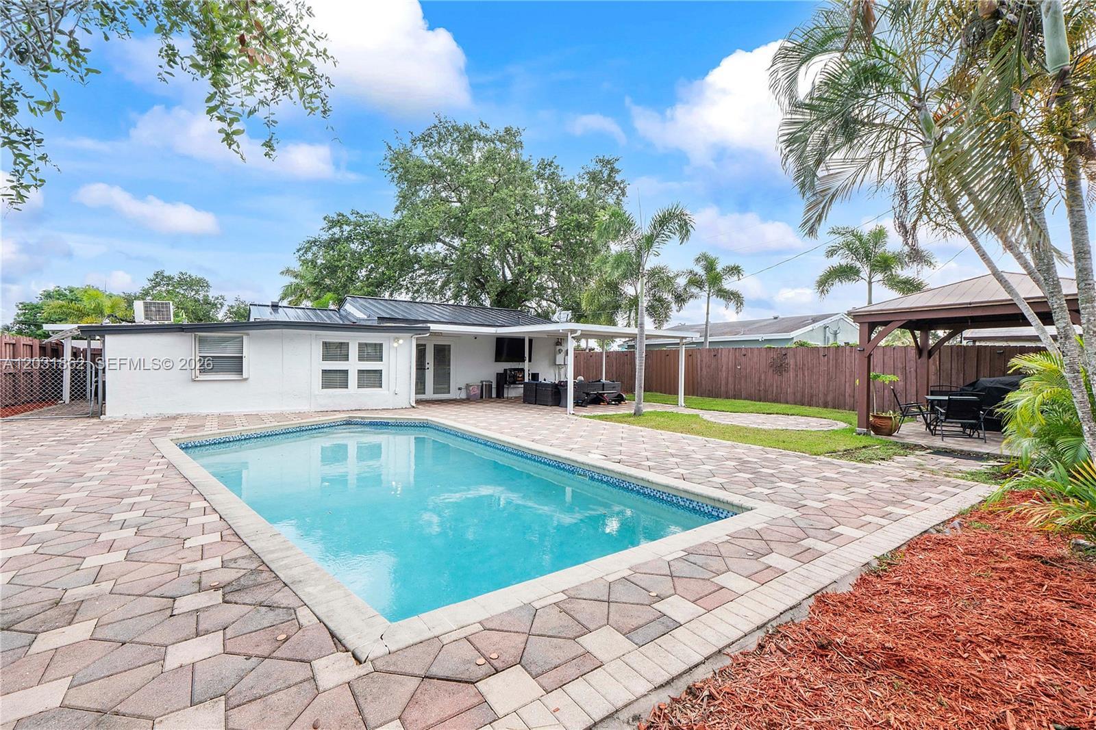 6810 Douglas St, Hollywood FL 33024 photo 4