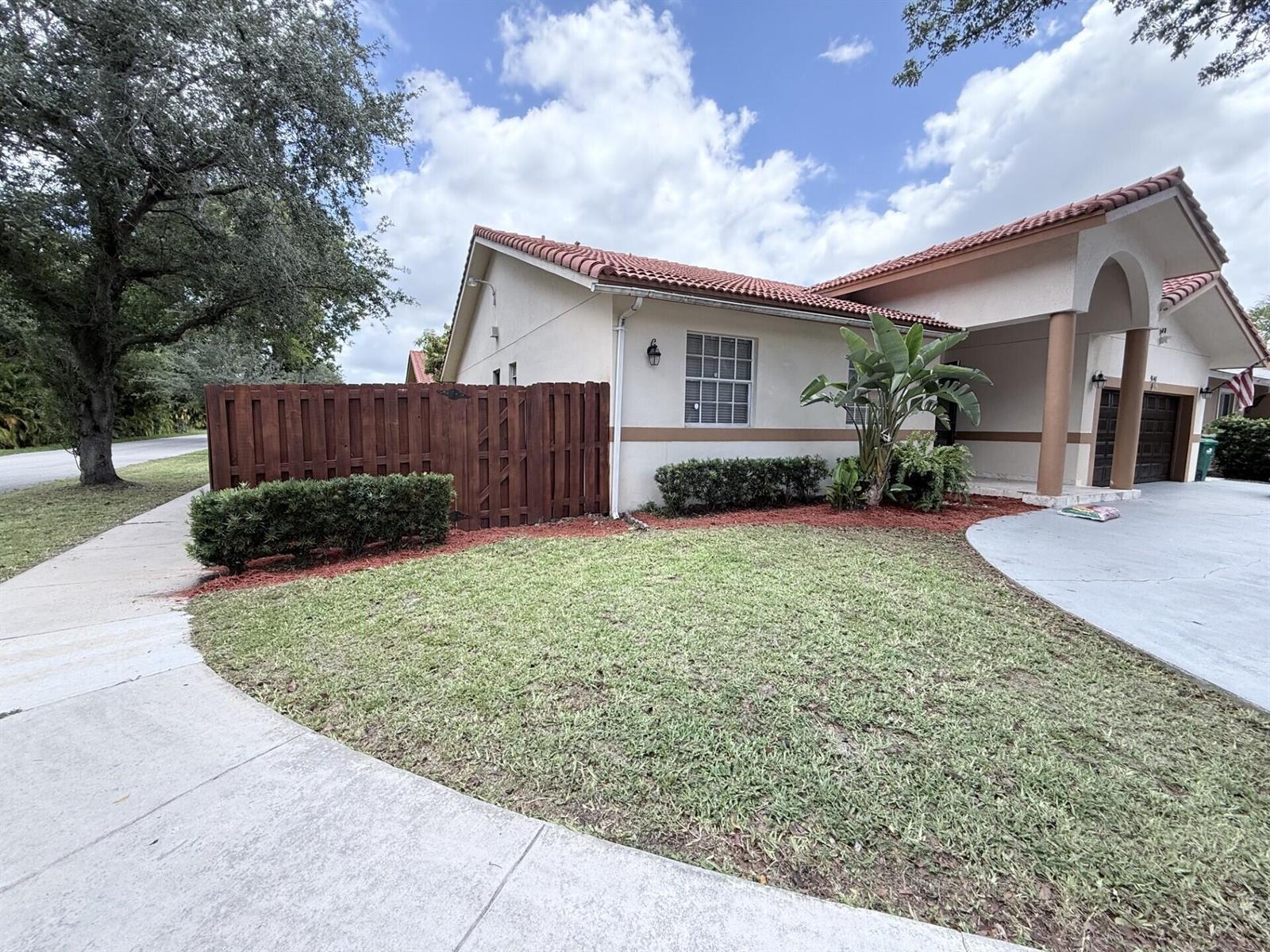 9141 NW 152nd Street, Miami Lakes FL 33018 photo 2