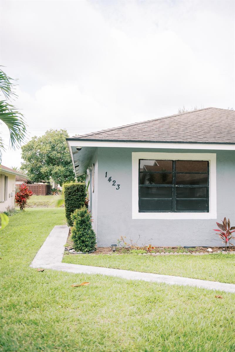 1423 Summit Run Circle, West Palm Beach FL 33415 photo 2