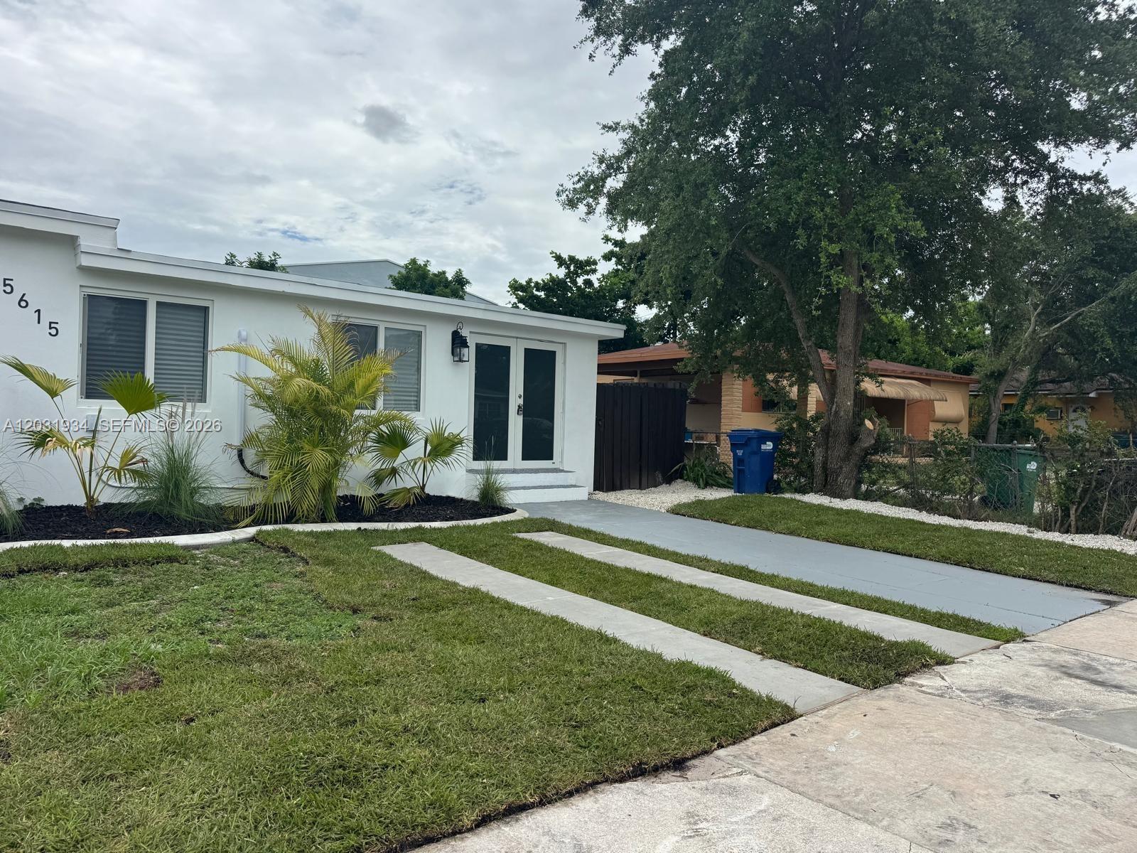 15615 NE 5th Ct # B, Miami FL 33162 photo 2
