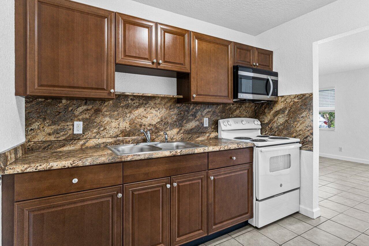 751 Hummingbird Way # 1, North Palm Beach FL 33408