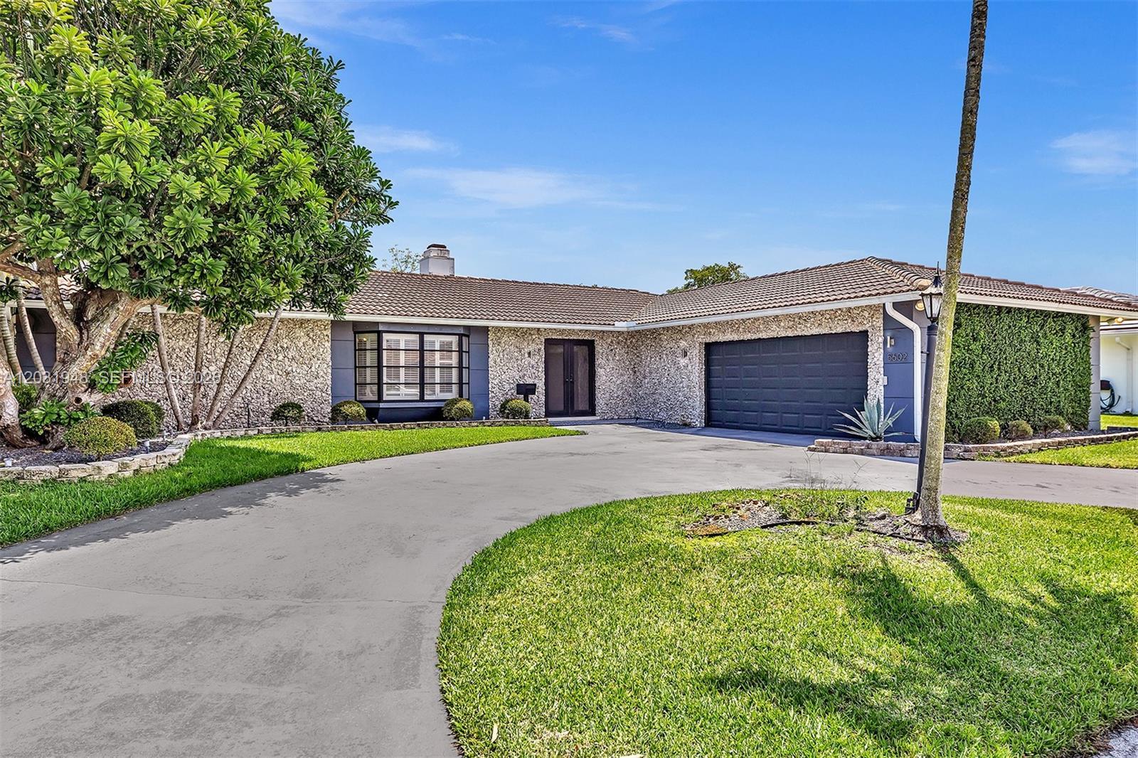 5602 S Travelers Palm Ln, Tamarac FL 33319 photo 2