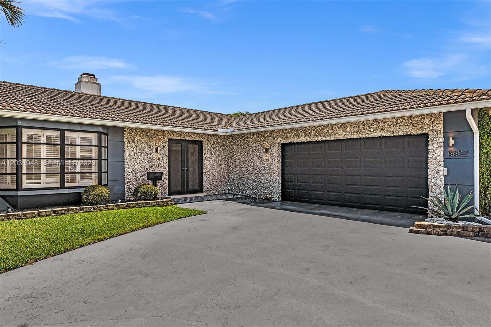 5602 S Travelers Palm Ln, Tamarac FL 33319 photo 3