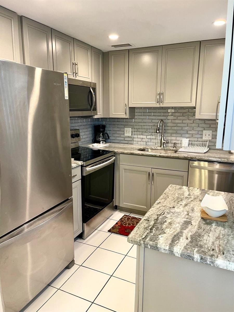 104 Kent G # 104, West Palm Beach FL 33417