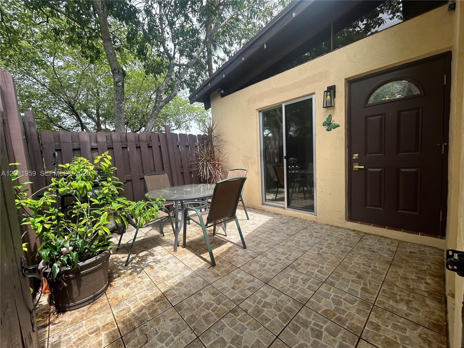 322 Briarwood Cir # 17, Hollywood FL 33024 photo 4