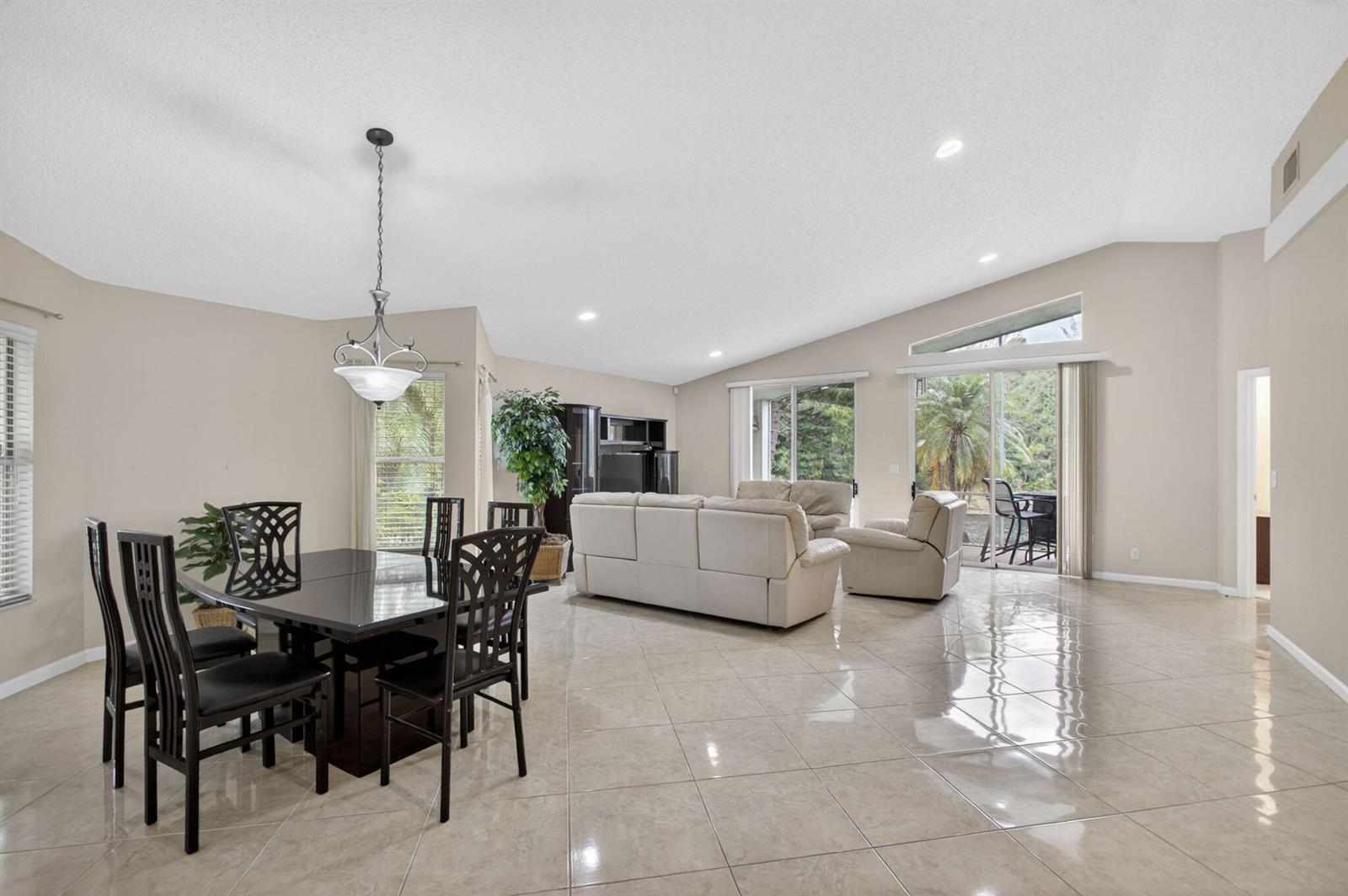 2860 Waters Edge Circle, FL 33413 photo 5