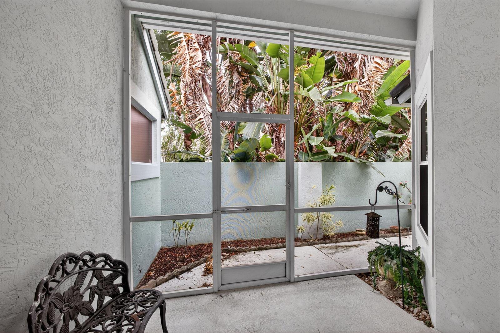2860 Waters Edge Circle, FL 33413 photo 4