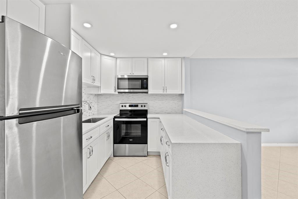 273 Prescott N, Deerfield Beach FL 33442 photo 2