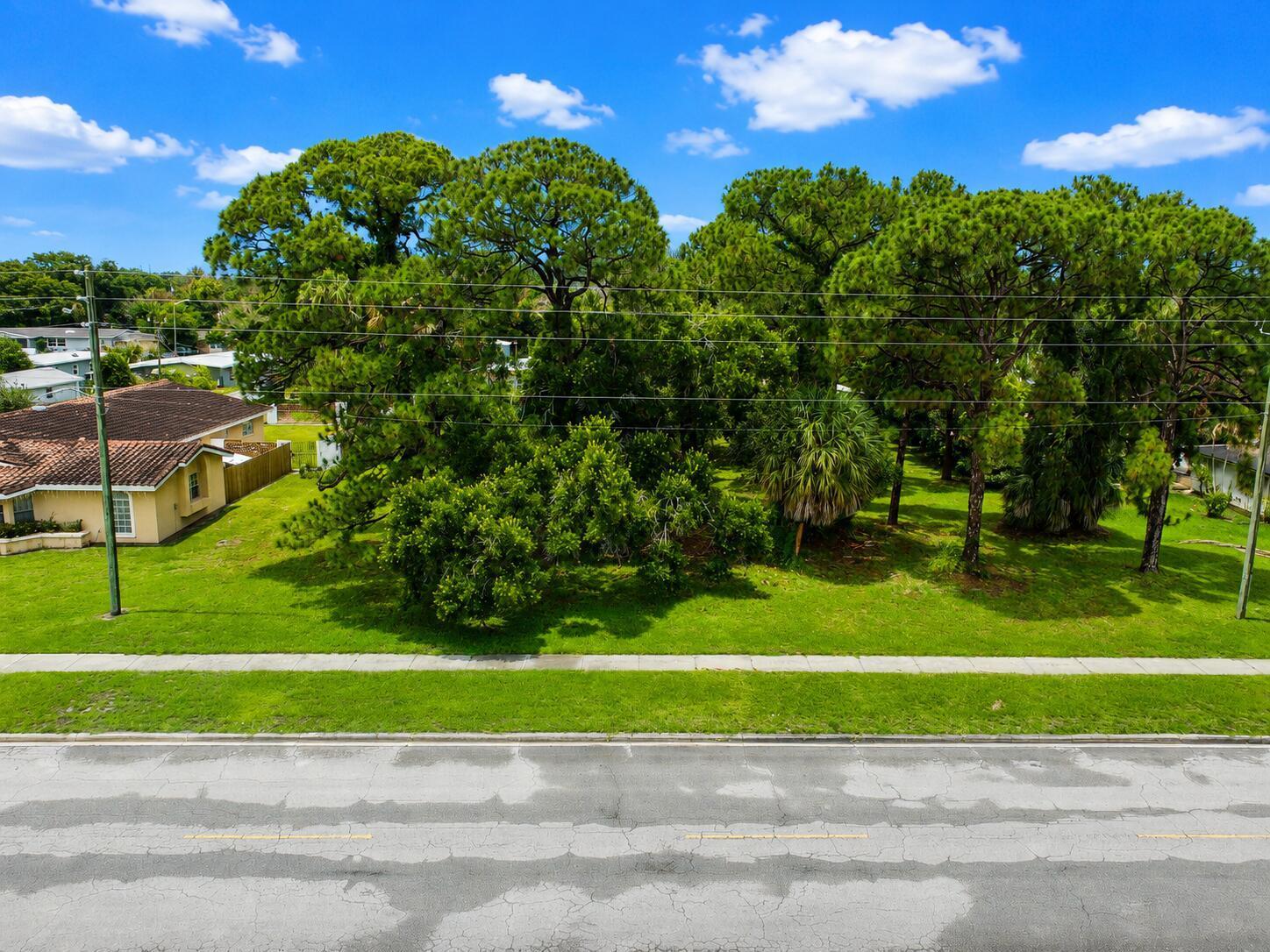 1006 Grandview Boulevard, Fort Pierce FL 34982 photo 2