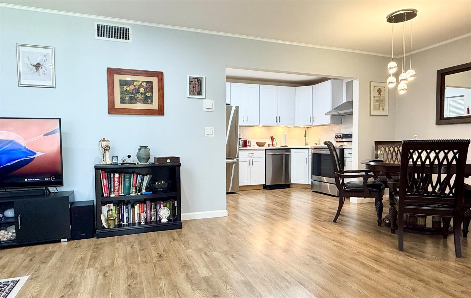 301 Pine Ridge Circle # 2, FL 33463 photo 4