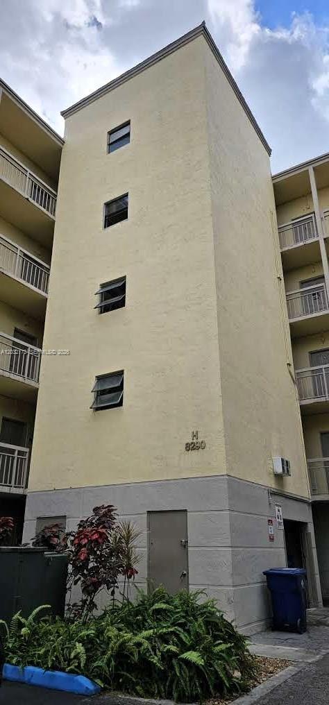 8290 Lake Dr # 332, Doral FL 33166 photo 2