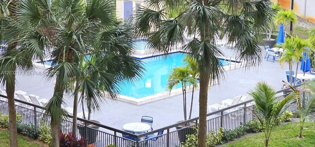 8290 Lake Dr # 332, Doral FL 33166 photo 3