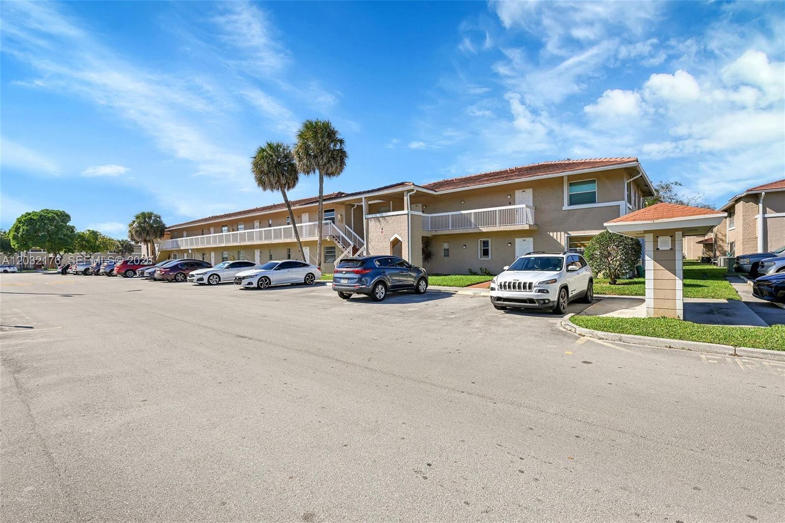 906 Twin Lakes Dr # J, Coral Springs FL 33071
