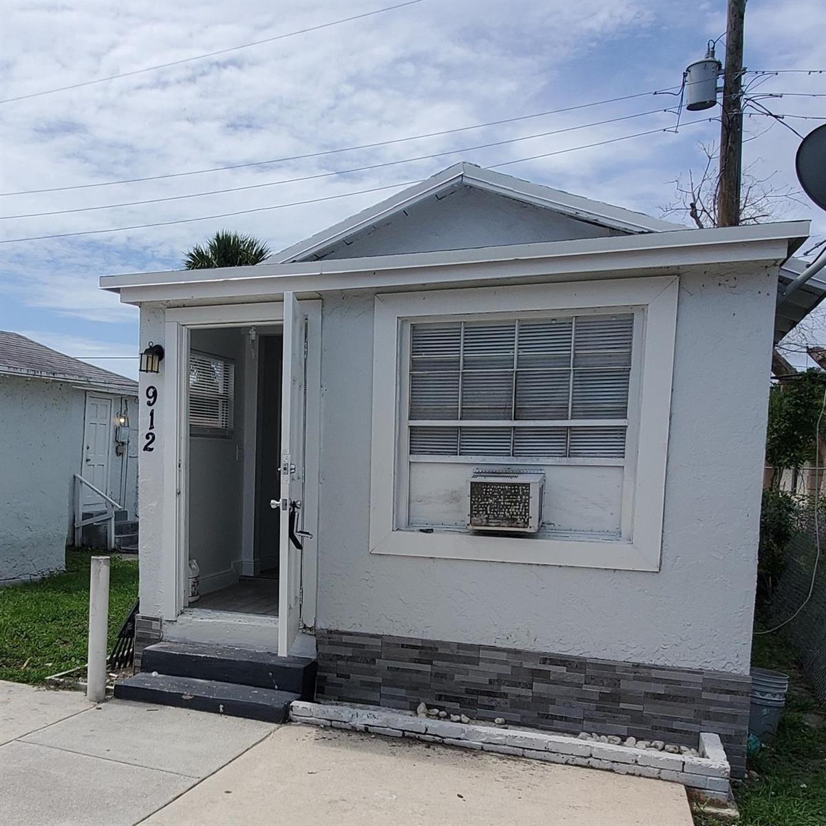 912 8th Street, West Palm Beach FL 33401