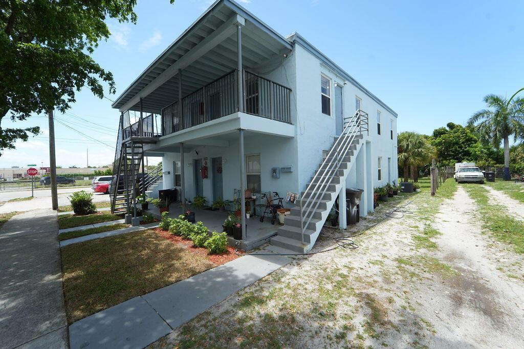 1021 14th Street, West Palm Beach FL 33401 photo 2