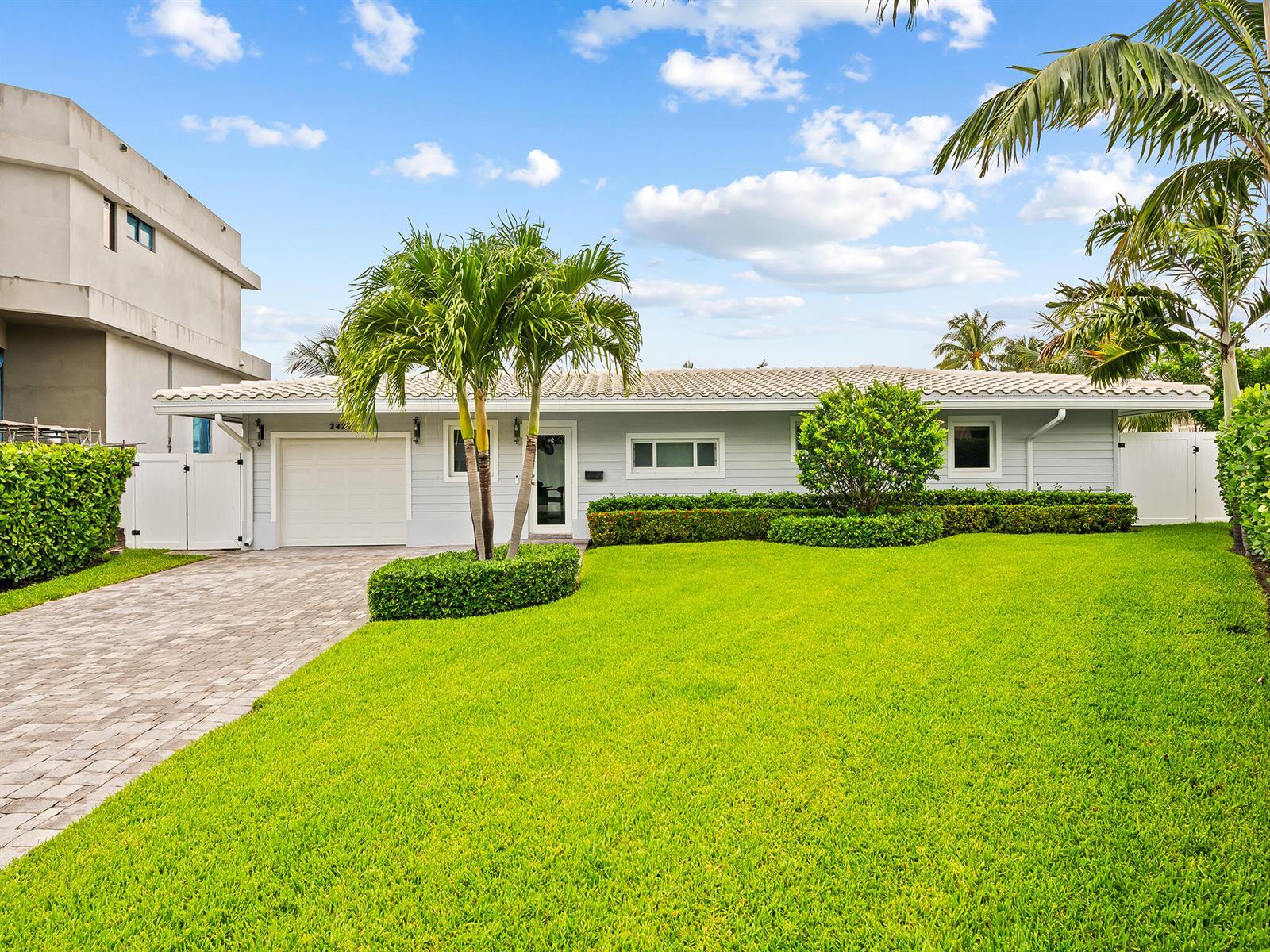 2421 NE 50th Street, Lighthouse Point FL 33064 photo 2
