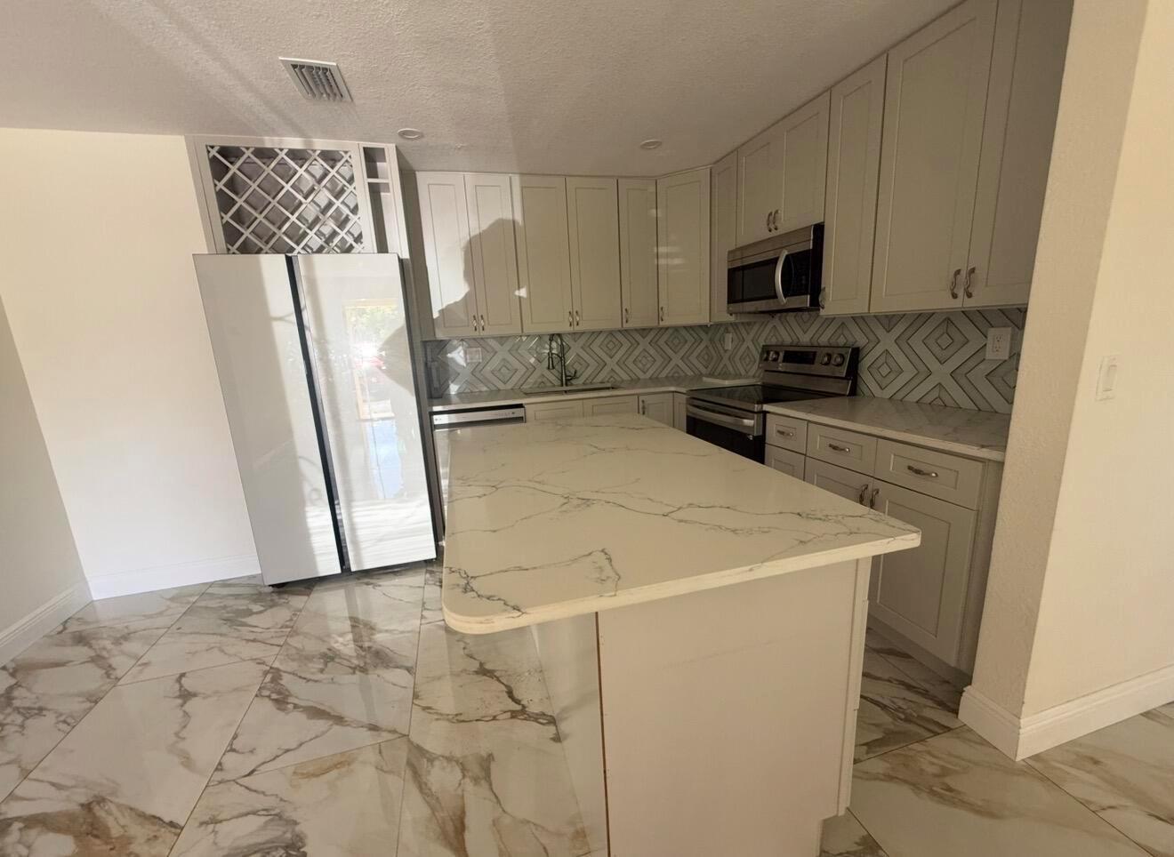 2122 NE 1st Street, Boynton Beach FL 33435 photo 3