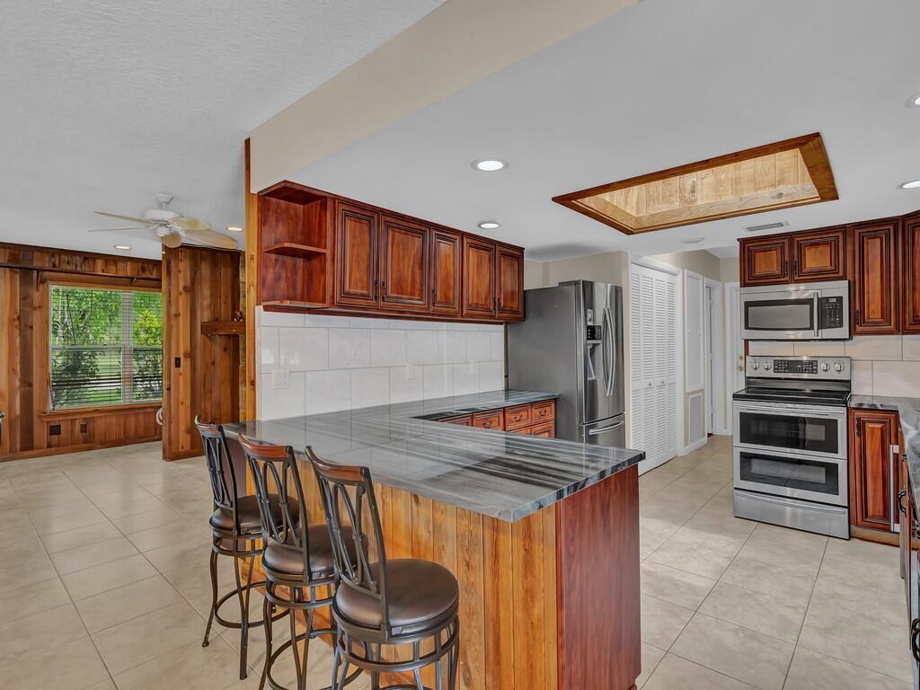 725 SW 4th Ave Avenue SW, Vero Beach FL 32962 photo 2