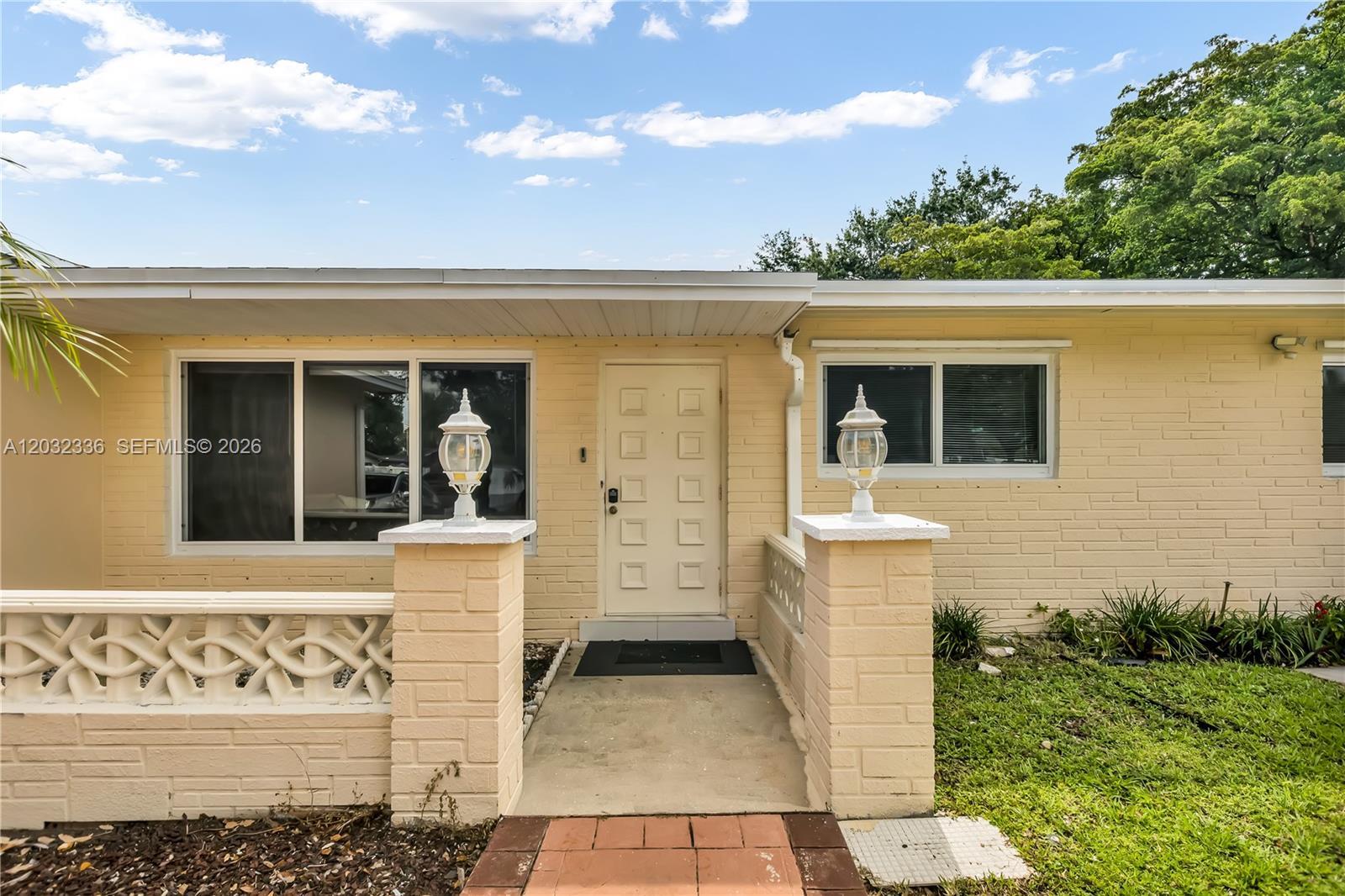 1701 NW 106th Ave, Pembroke Pines FL 33026 photo 2