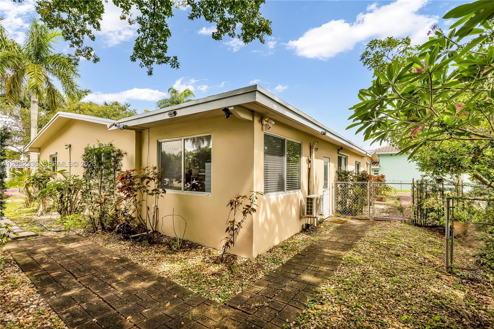 1701 NW 106th Ave, Pembroke Pines FL 33026 photo 3