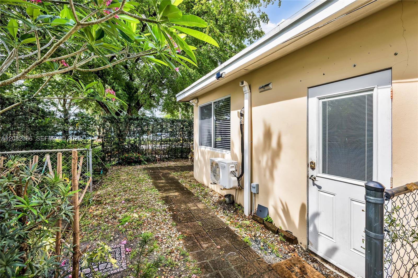 1701 NW 106th Ave, Pembroke Pines FL 33026 photo 5
