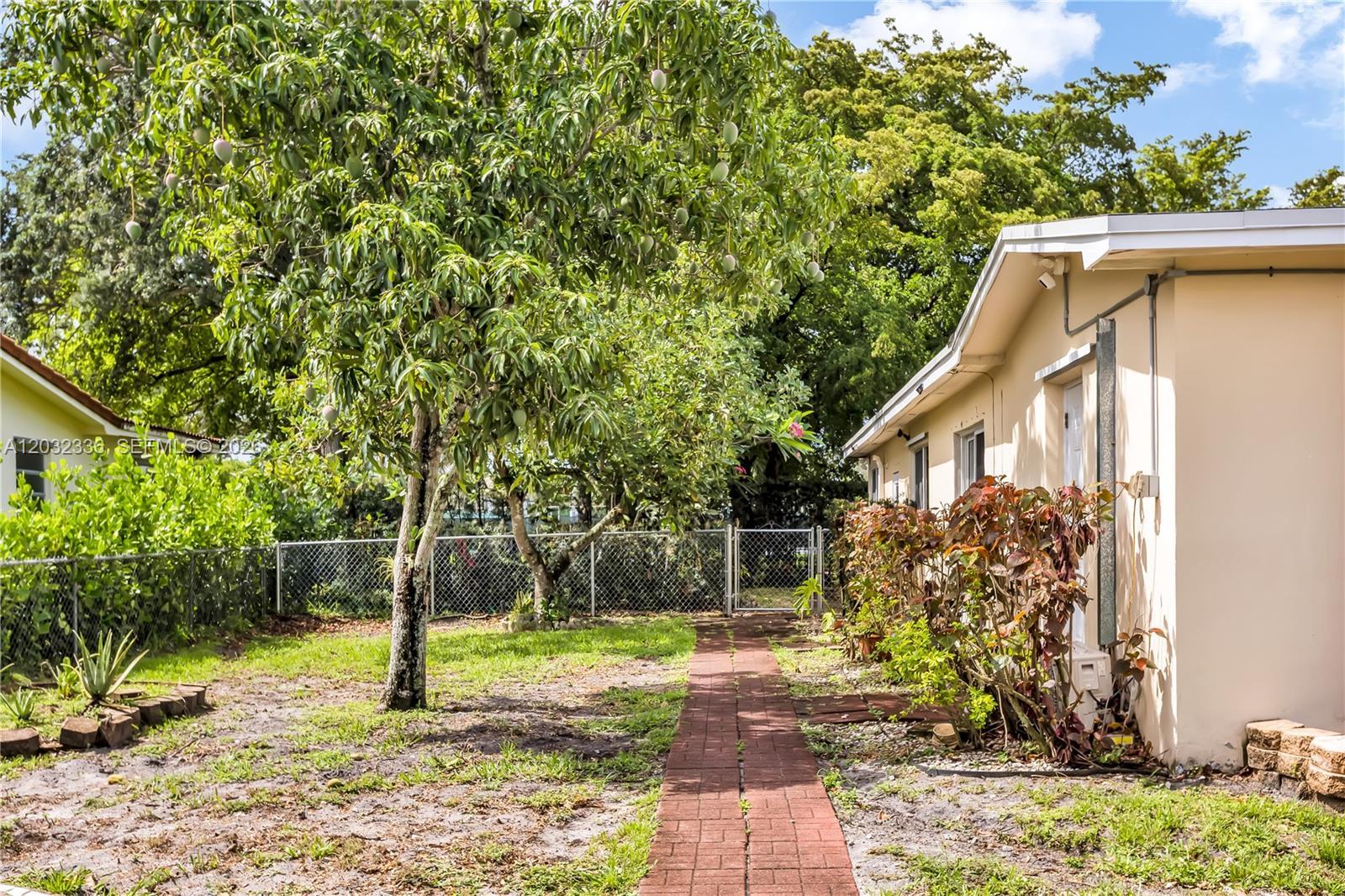 1701 NW 106th Ave, Pembroke Pines FL 33026 photo 4