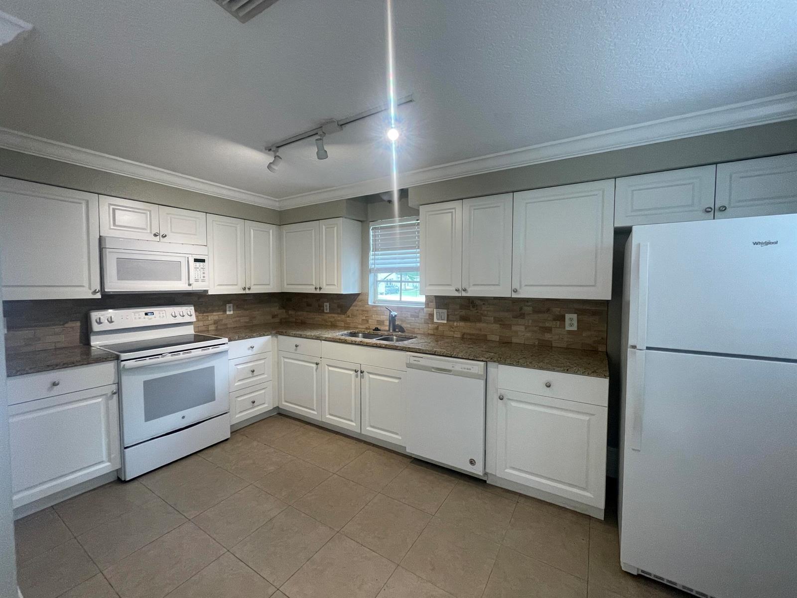 200 Old English Drive, Jupiter FL 33458 photo 5
